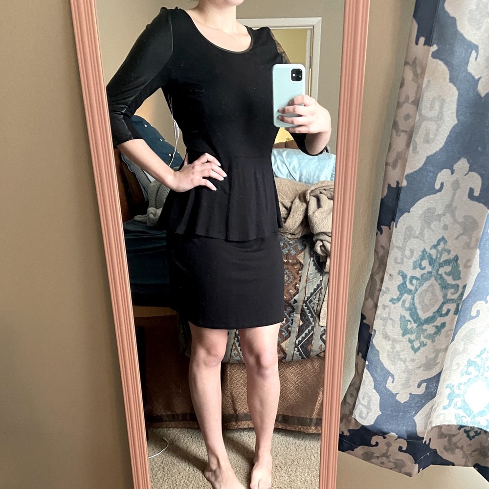 Black Kensie minidress w/ overlay at midline. Lrg